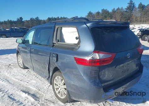 2015 Toyota Sienna Le 7 Passenger z USA, uszkodzony, nr VIN 5TDJK3DC1FS126443